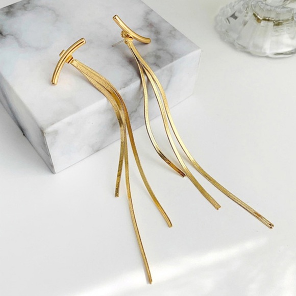 18K Yellow Gold Long Thread Tassel Arc Earrings - Picture 2 of 6